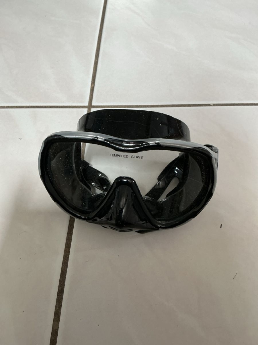Occhiali & Lenti: Taucherbrille schwarz mit getöntem Glas einstellbar – Usato da Honau venduto da sams09
