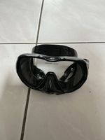 Taucherbrille schwarz mit getöntem Glas einstellbar