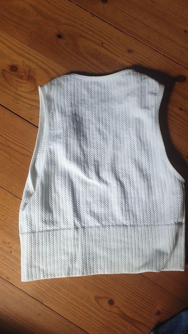Top: Weisses Crop Top Gr. M – Usato da Gränichen venduto da mic_x2zf 1