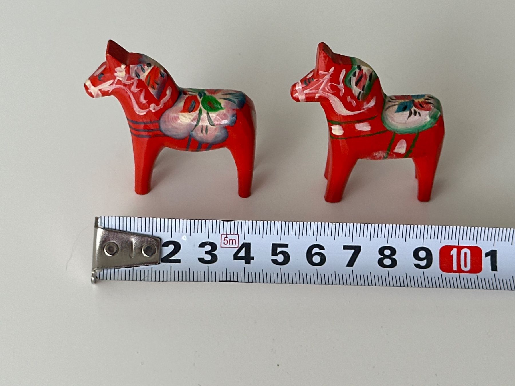 Statuette: 2 kleine Dala Pferde aus Holz – Nuovo (secondo la descrizione) da Luzern venduto da Elena067 1