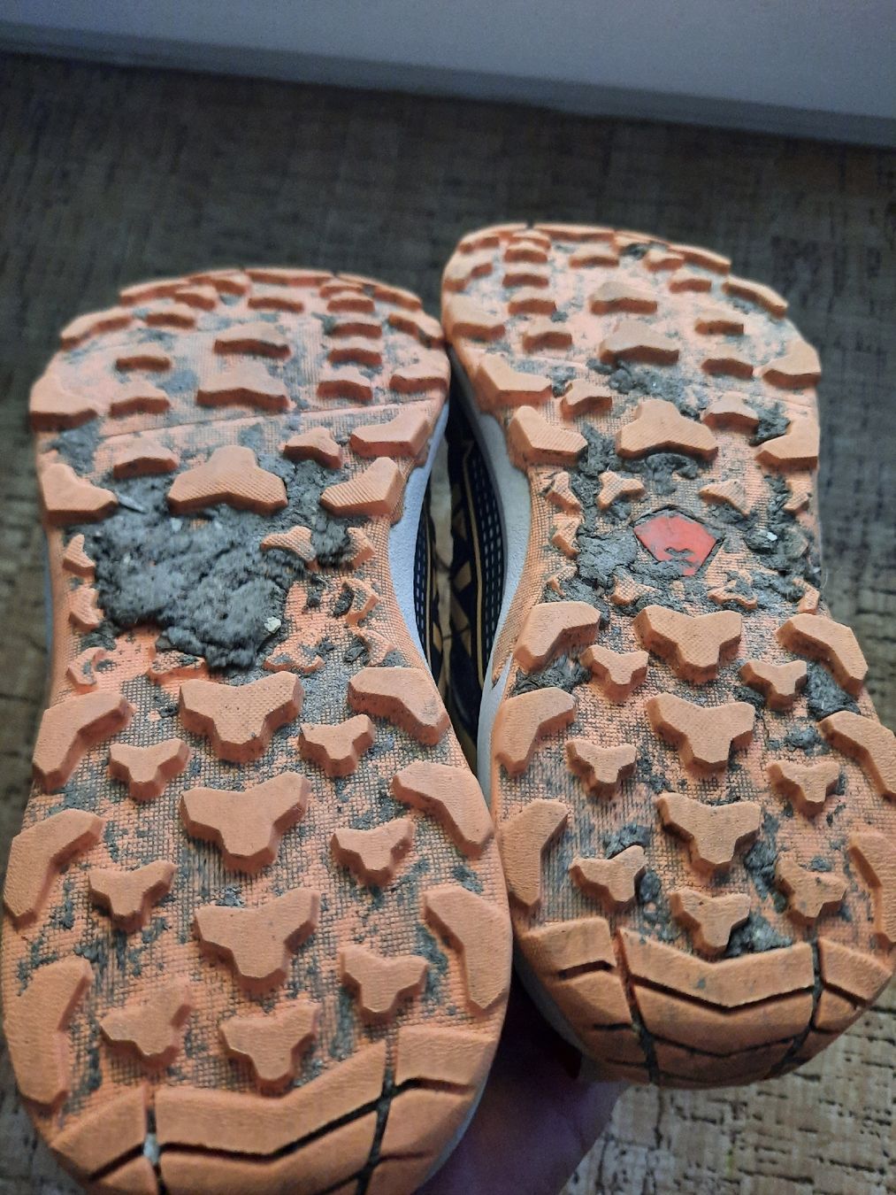 Decathlon Scarpe per ragazzi: Quechua Wasserdichte Kinder Wanderschuhe Grösse 30 orange – Usato da Ettingen venduto da Guggerin 2