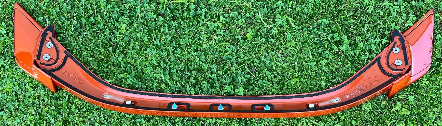 Toyota Tutti pezzi di ricambio auto: Toyota GT86 original Spoiler orange – Usato da Trogen venduto da maceCH 1