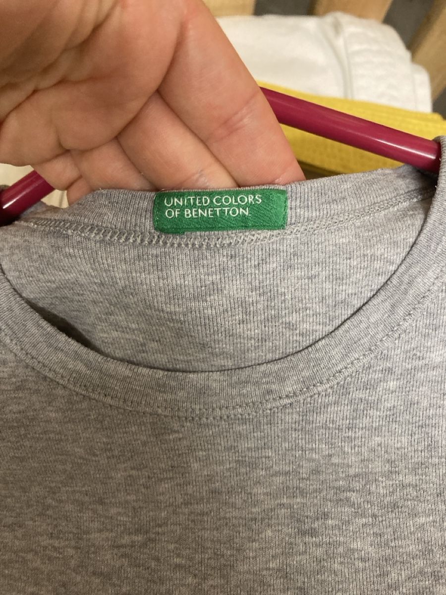 Benetton T-shirt: T-Shirt grau Benetton – Usato da Urtenen-Schönbühl venduto da alessibas 2