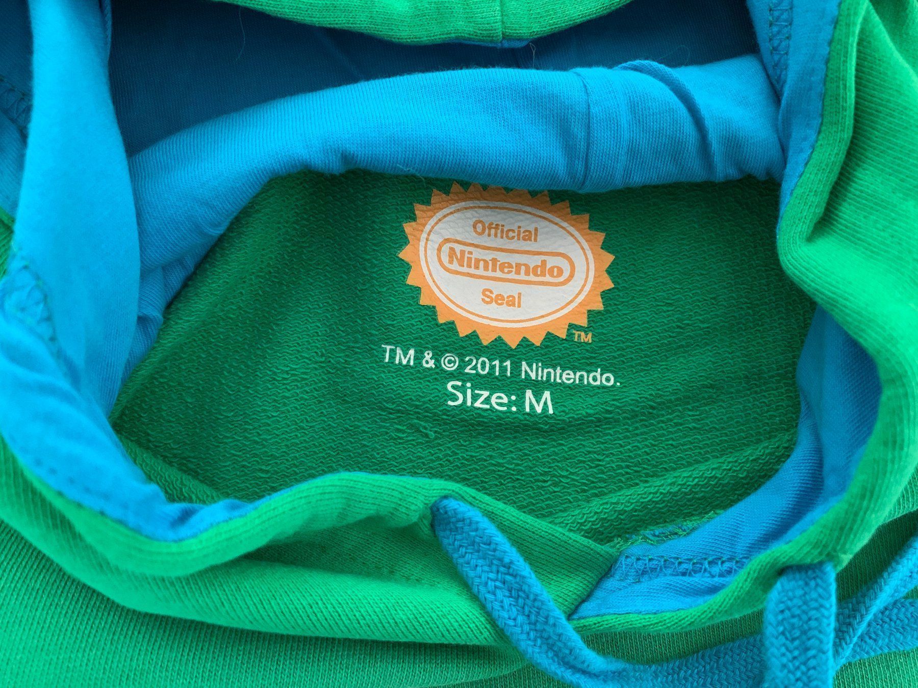 Maglioni & Felpe: Nintendo® Super Mario Bros. Wii Kapuzenpullover Gr. M – Nuovo e nell'imballaggio originale da Wetzikon ZH venduto da EvisStore 2