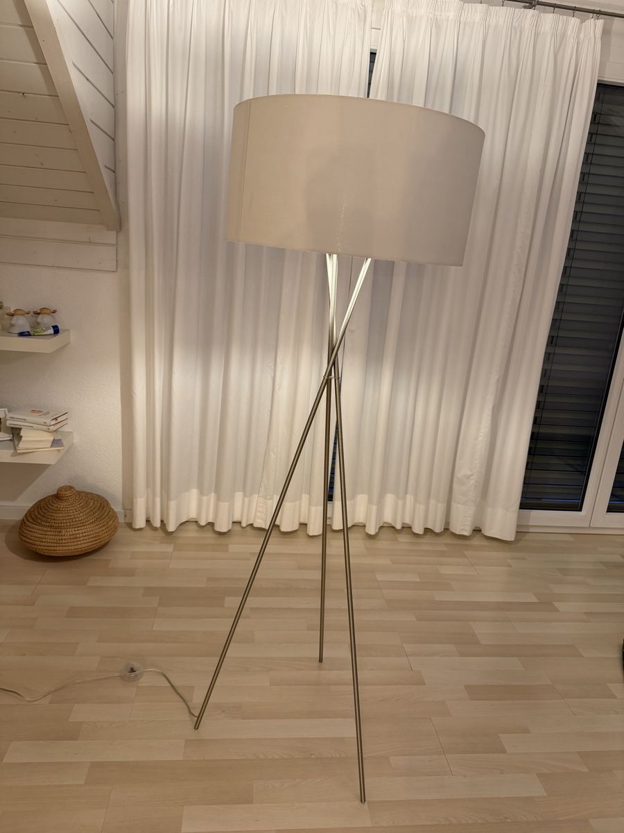 Lampen: Elgo Stehlampe Masse 150x50cm – Gebraucht aus Uznach von Player6