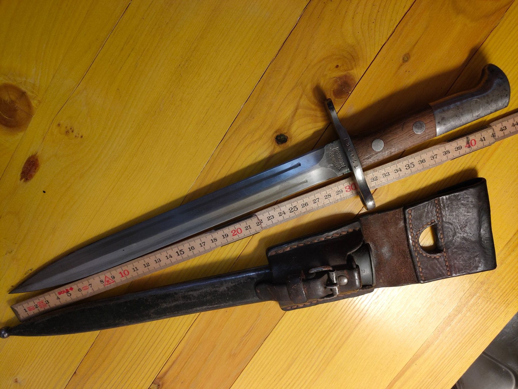 Armée suisse Armes blanches: Bajonett mit Scheide  Länge 43cm – D'occasion à Oberwil Lieli par 560amg 1