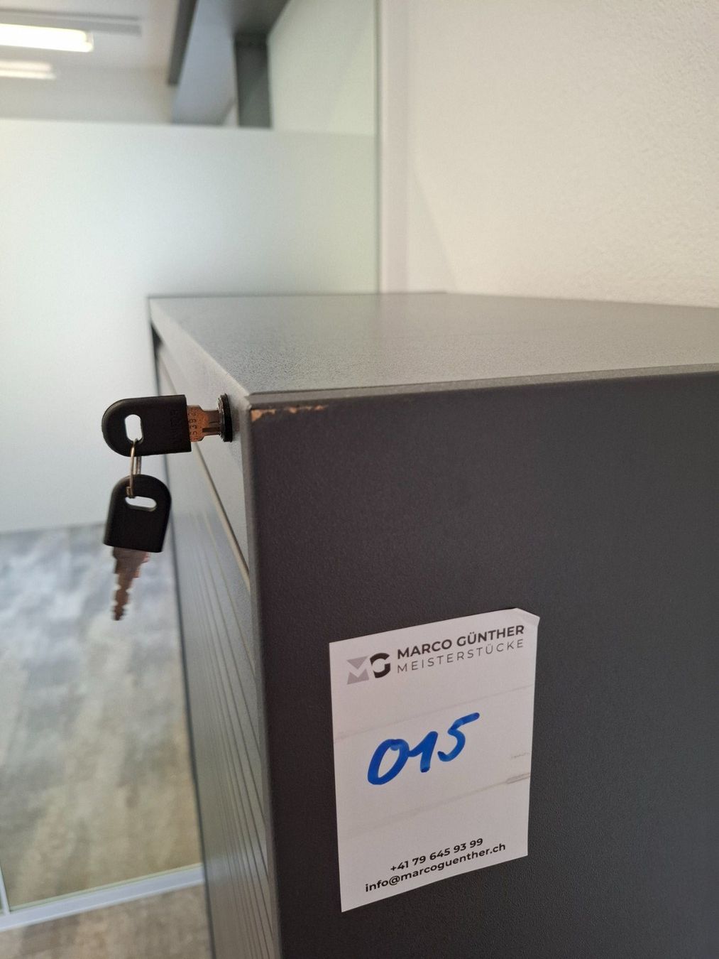 Schränke: 015 Rollschrank mit Tablare – Gebraucht aus Derendingen von Meisterstuecke 3