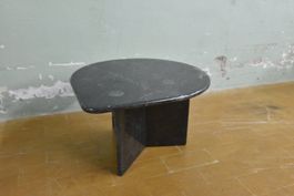 Couchtisch aus schwarzem Marmor