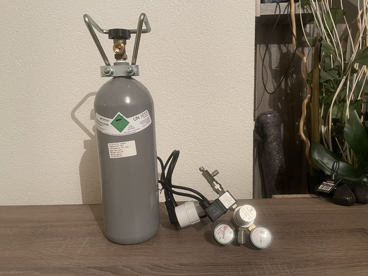 Tutte le decorazioni: Aquarium Co2 Anlage – Usato da Hinwil venduto da ron_t8wh