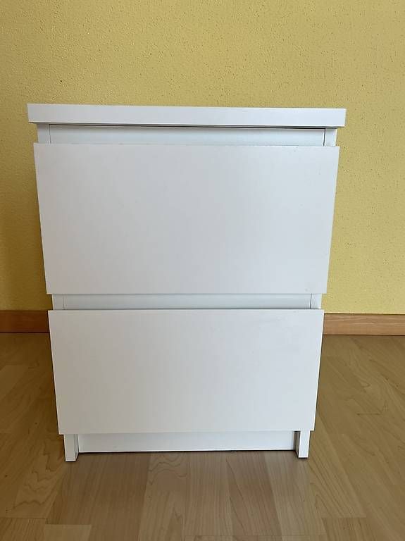 Ikea Comodini: Malm Nachttisch in weiss – Usato da Neuenkirch venduto da lar_qw55