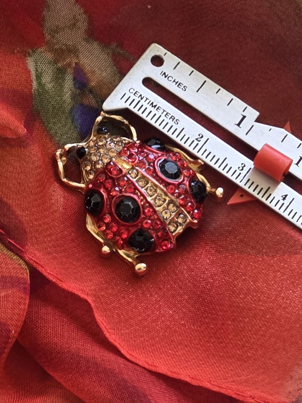 Broschen & Nadeln: Marienkäfer Brosche rot goldfarben mit Steinen – Neu (gemäss Beschreibung) aus Frauenfeld von Schenken-mit-Herz 2
