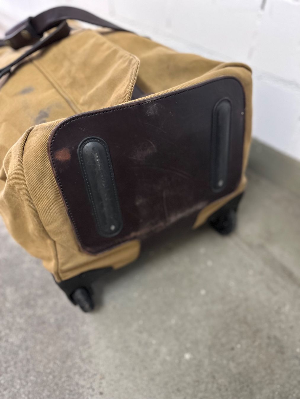 Valigie: Filson Rolling Duffle Bag - Size Large - Dark Tan – Usato da Luzern venduto da sca_m7cs 6