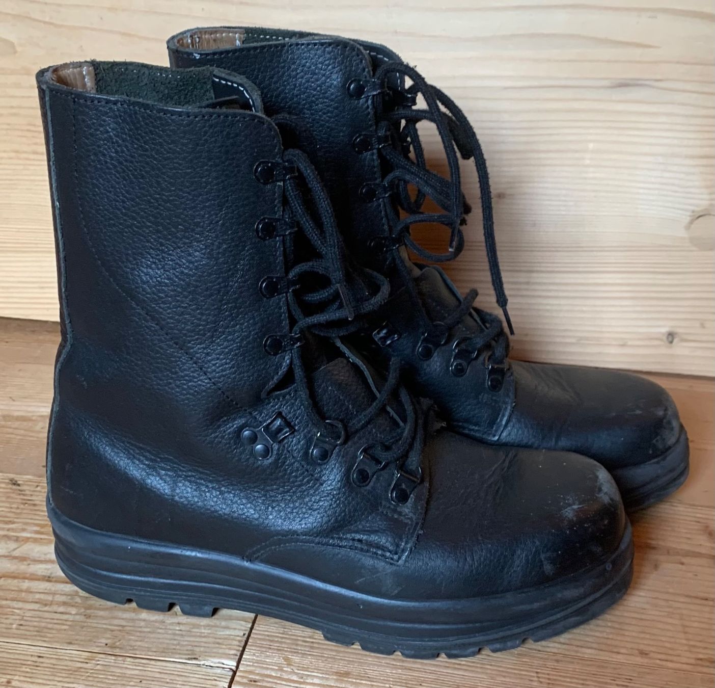 Scarpe da uomo: Kampfstiefel der CH Armee Grösse 285/6 – Usato da Goldingen venduto da Bergler012