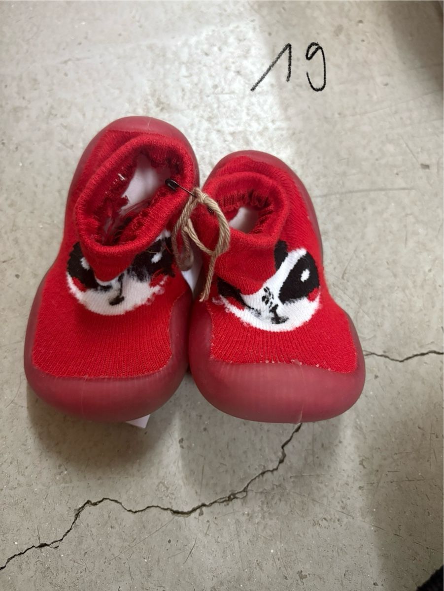 Scarpe per ragazzi: Niedliche Lauflernschuhe, Grösse 19 – Usato da Hildisrieden venduto da Leoniewyr