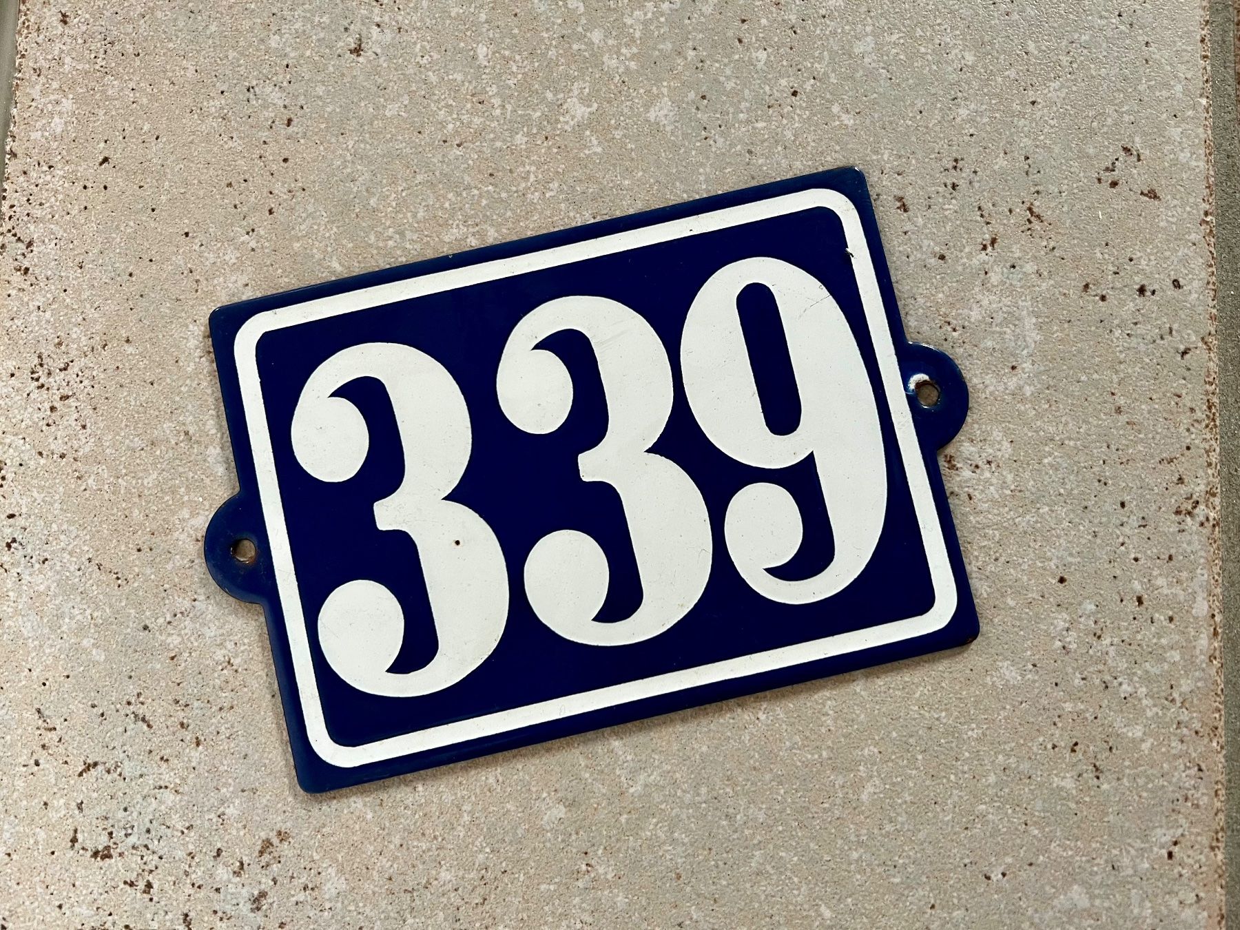 Insegne: Hausnummernschild blau 339 – Usato da Herznach venduto da Pearl33