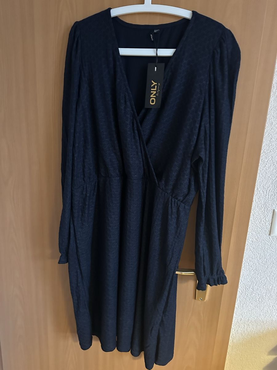 Only Robes: Magnifique robe Only neuve – Neuf avec emballage d'origine à Savagnier par Pivovar2 1
