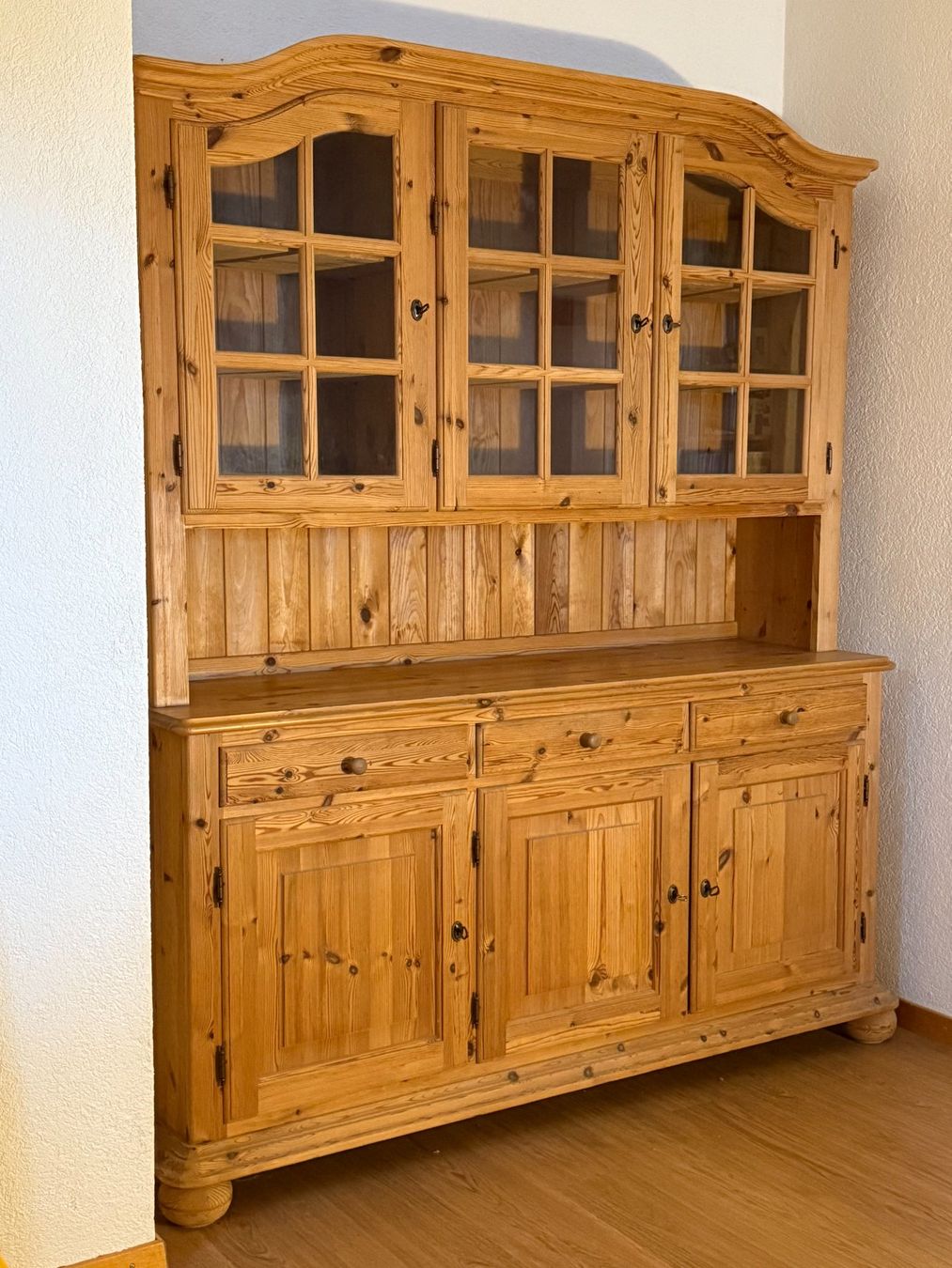 Buffets: Grosses Buffet aus massivem Kieferholz – D'occasion à Tschingel par holyhopper 3