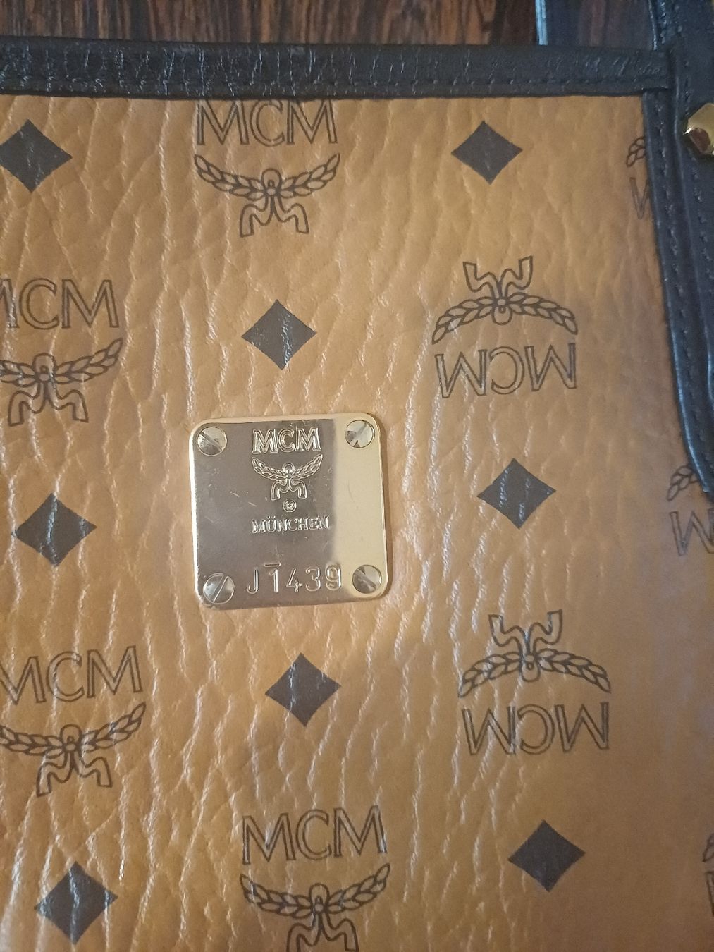 Mcm Taschen für Damen: MCM Handtasche braun Cognac Logo Print Leder  – Gebraucht aus Ostermundigen von Loulilou86 1