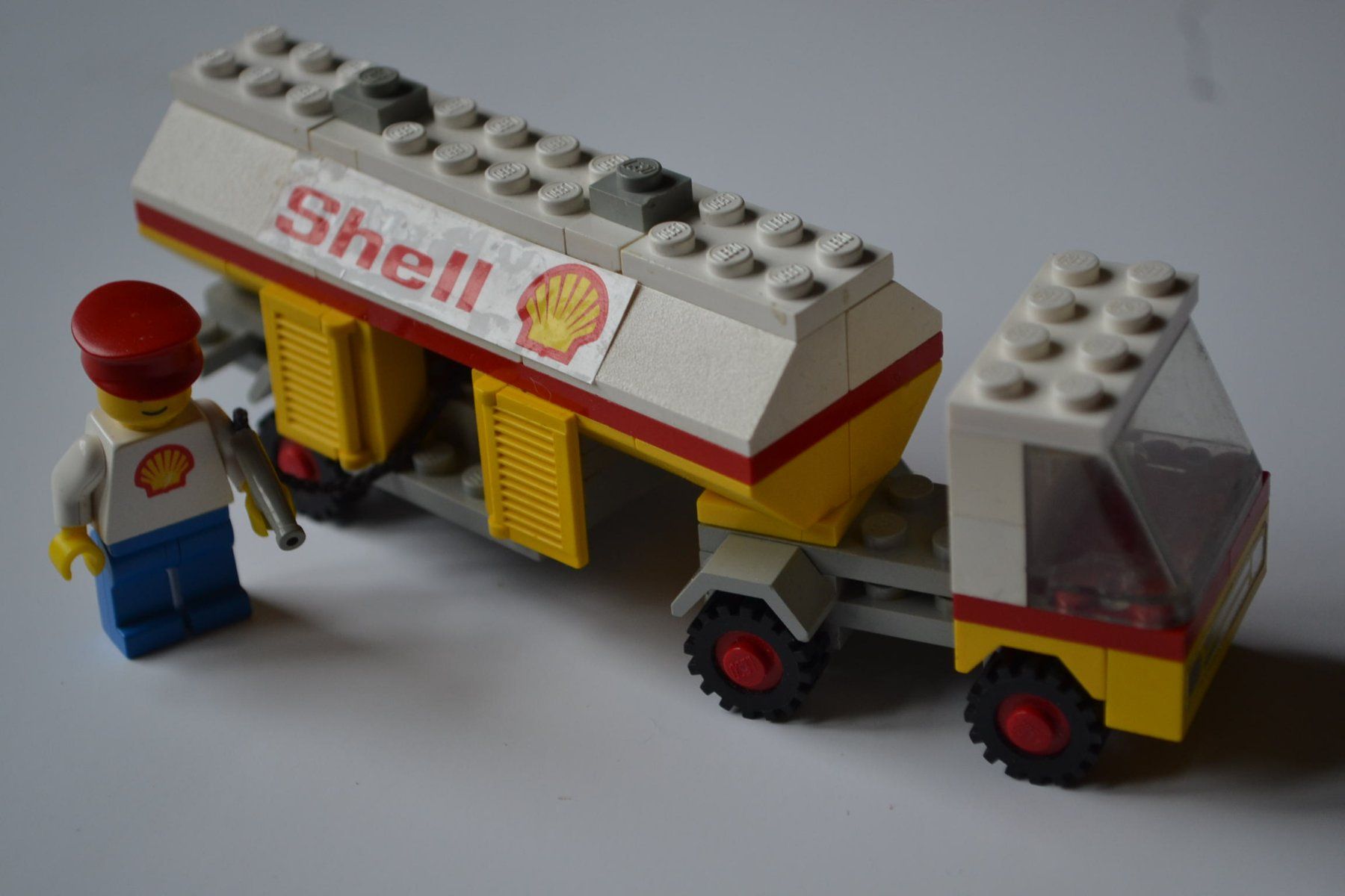 Legoland Kit di costruzioni: LEGOLAND SEMI-ARTICULATED TRUCK SHELL + WORKER – Nuovo e nell'imballaggio originale da Splügen venduto da alexrj