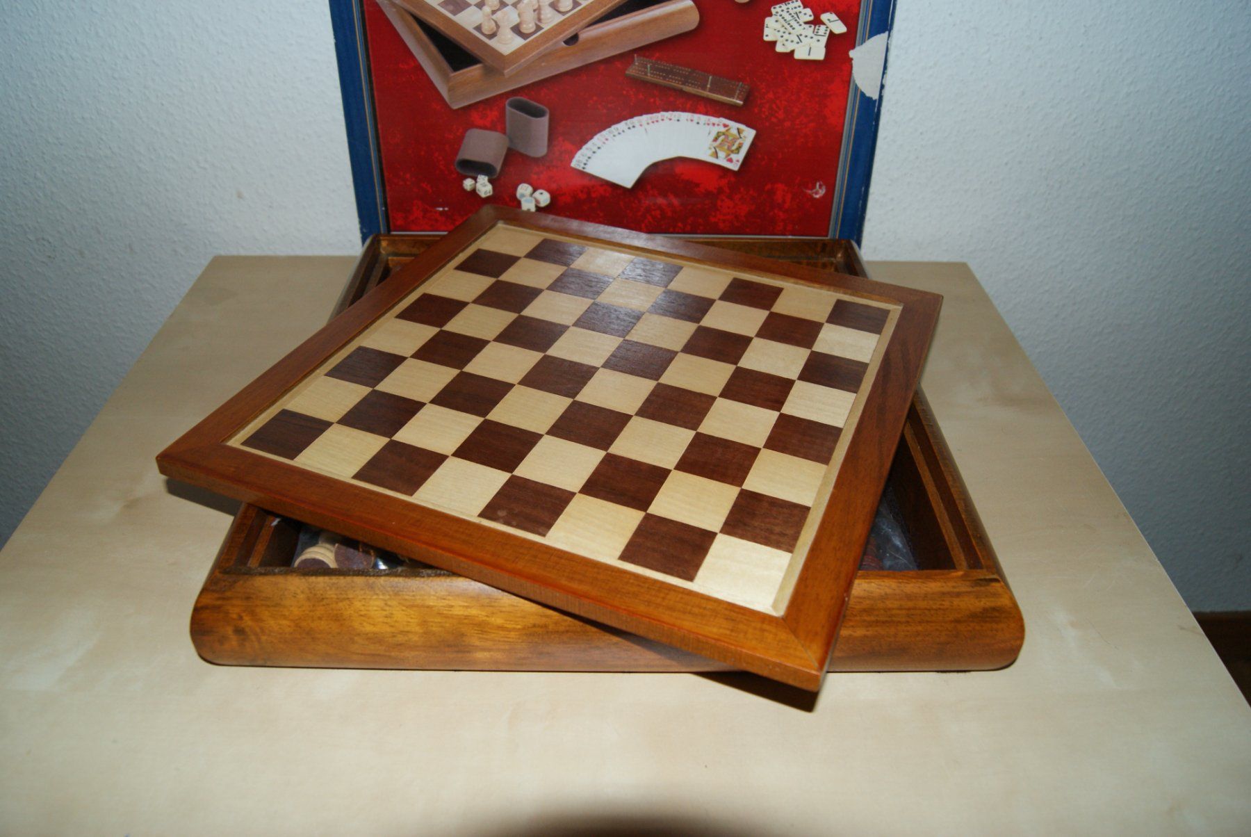 Giochi: Schachbrett-Box mit Figuren aus Holz – Usato da Zürich venduto da Widi1 6