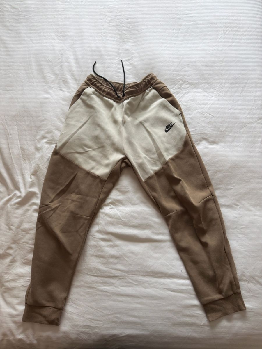 Nike Anzüge, Sport- & Funktionsanzüge: Nike Tech Tracksuit farbe Mocha – Gebraucht aus Berikon von Justinmark 3