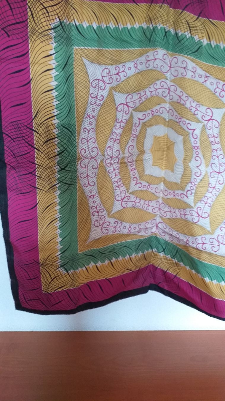 Foulard & Sciarpe: Foulard – Usato da Wünnewil venduto da 04Blume 1