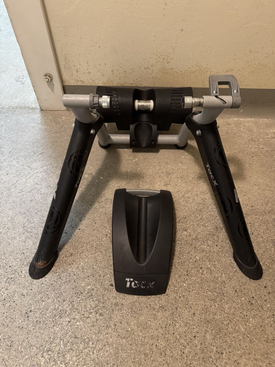 Tacx Hometrainer: Tacx Bushido Smart Rolle – Usato da Rüti ZH venduto da fmb_p6zb 1