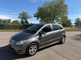 MERCEDES-BENZ B 180 Automat / 2011  Frisch ab MFK & Service
