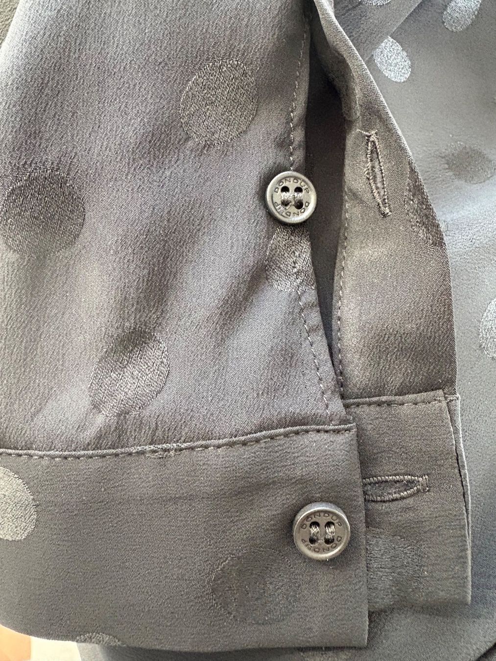 Dondup Camicette: Seidenbluse schwarz, Gr. IT – Usato da Kilchberg venduto da boudoir076 4