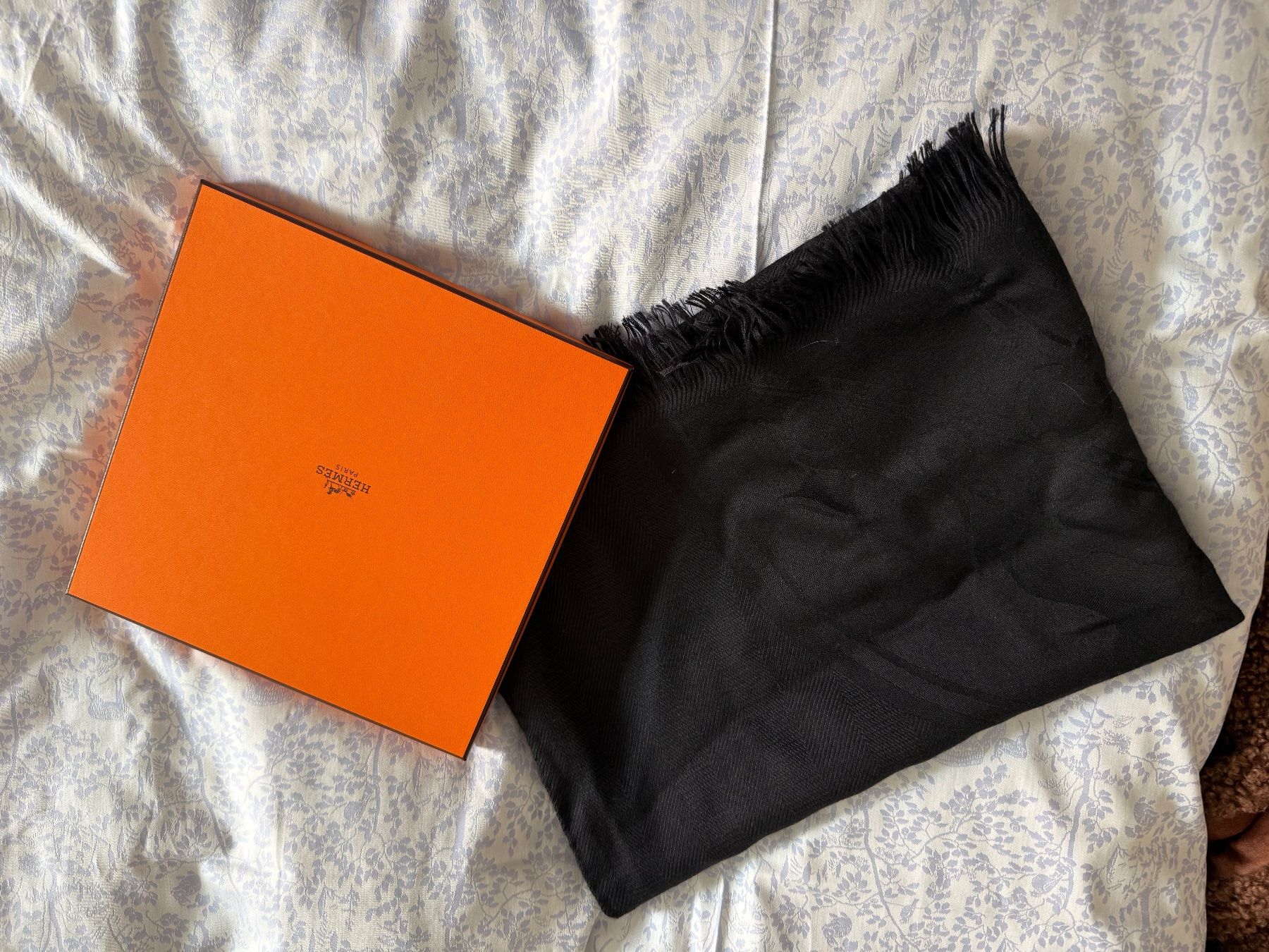 Hermès Foulard & Sciarpe: Hermes modelé new libris noir – Usato da Gimel venduto da fan_8tvc