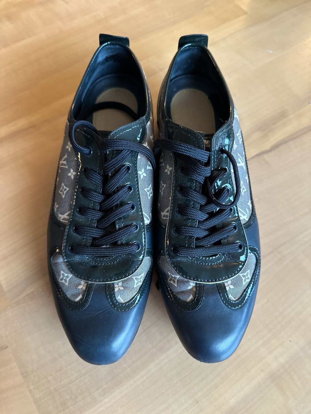 Louis Vuitton Scarpe da donna: Original Louis Vuitton Monogram Sneaker – Nuovo (secondo la descrizione) da Wollerau venduto da Swissmisses