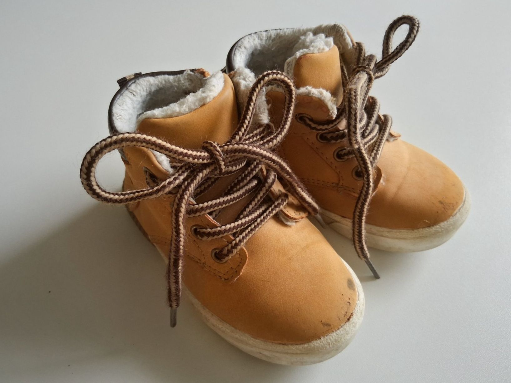 Scarpe per ragazzi: Bottines avec lacet et zip pour bébé – Usato da St-Légier-Chiésaz venduto da dma_699g