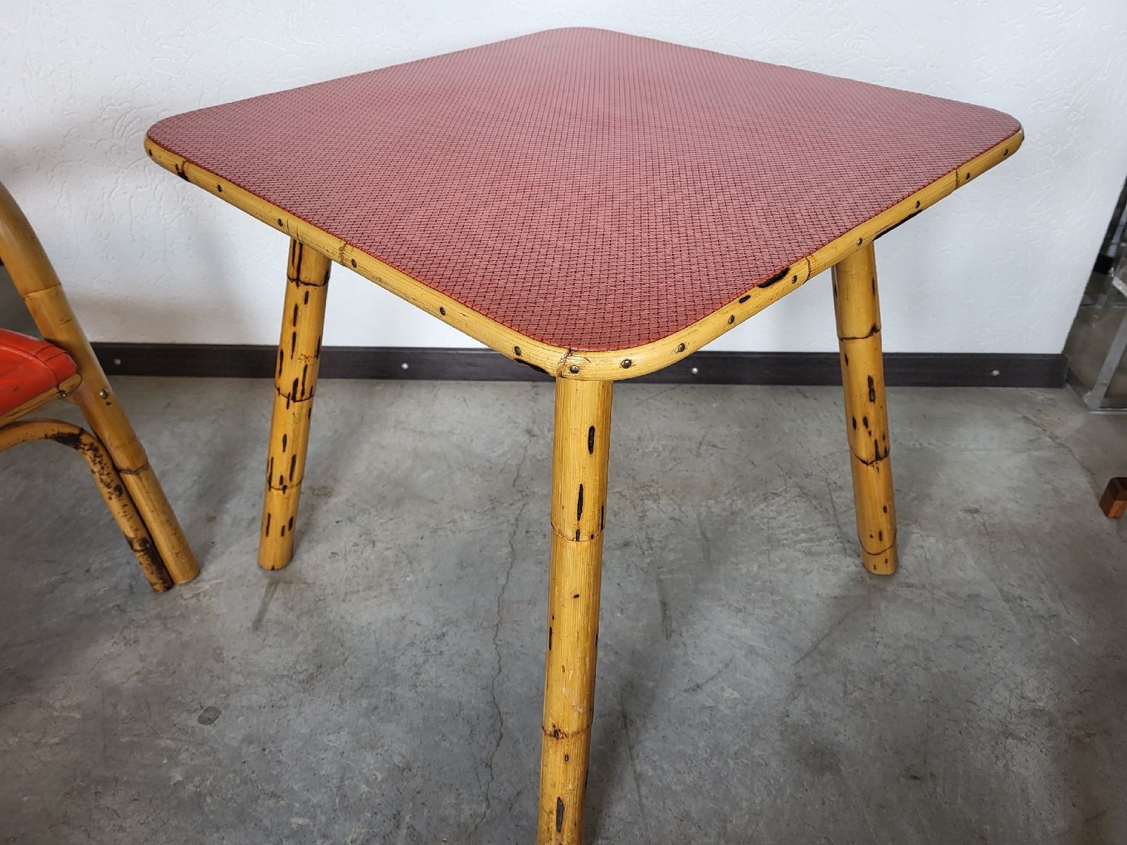 Tische: Table vintage en bambou carrée 1960er – Gebraucht aus Vevey von oldiz
