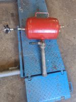 Druckluftkessel mit Regler und Manometer rot gebraucht