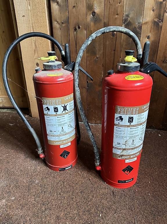 Extincteurs: Feuerlöscher, 4 Stück – D'occasion à Münchwilen AG par me2work 1