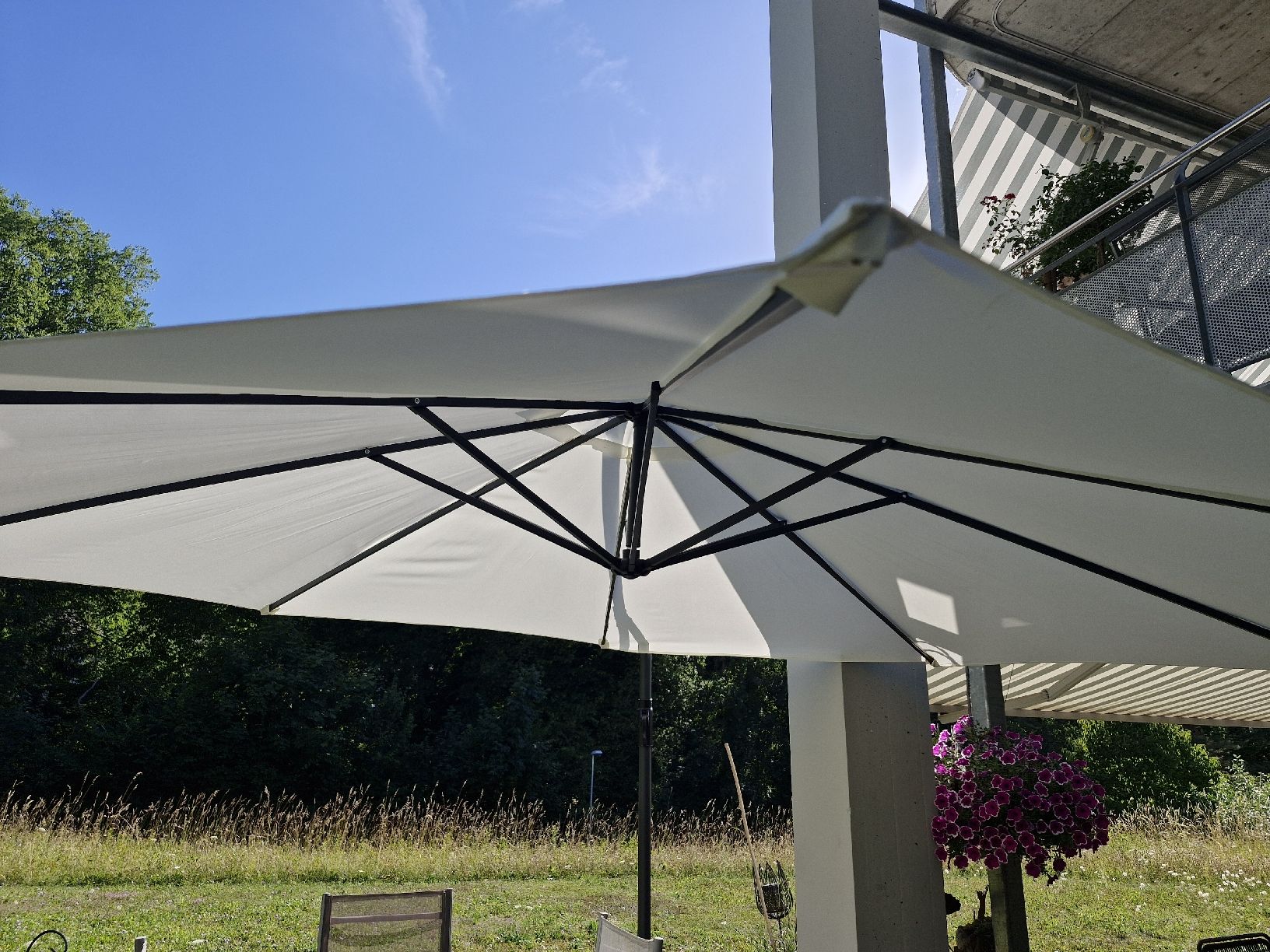 Ombrelloni: Ampelschirm LED 285cm Corval Beige  – Usato da Frauenfeld venduto da Kasico 5