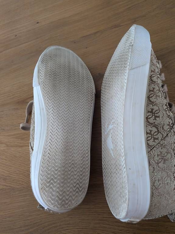 Scarpe da donna: Guess Schuhe  – Usato da Aarburg venduto da Noemi.H