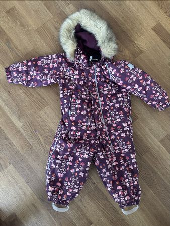 Reima Schneeanzug lila mit Blumenmuster Grösse 86