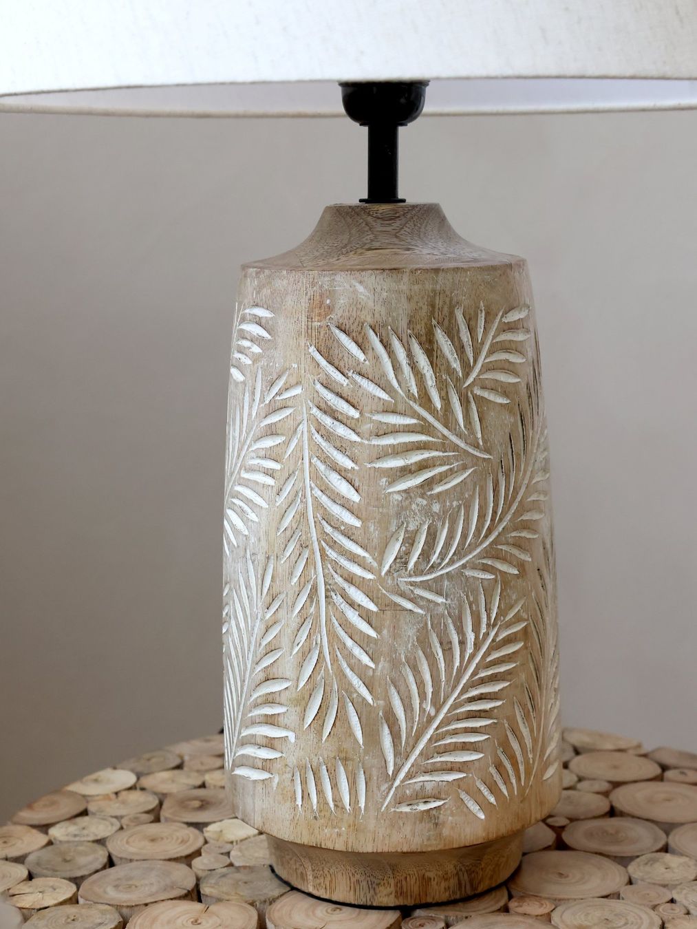 Lampen: Tischlampe mit Holzfuss & Leinenschirm – Neu und originalverpackt aus Innertkirchen von Glatthard-Interior 3