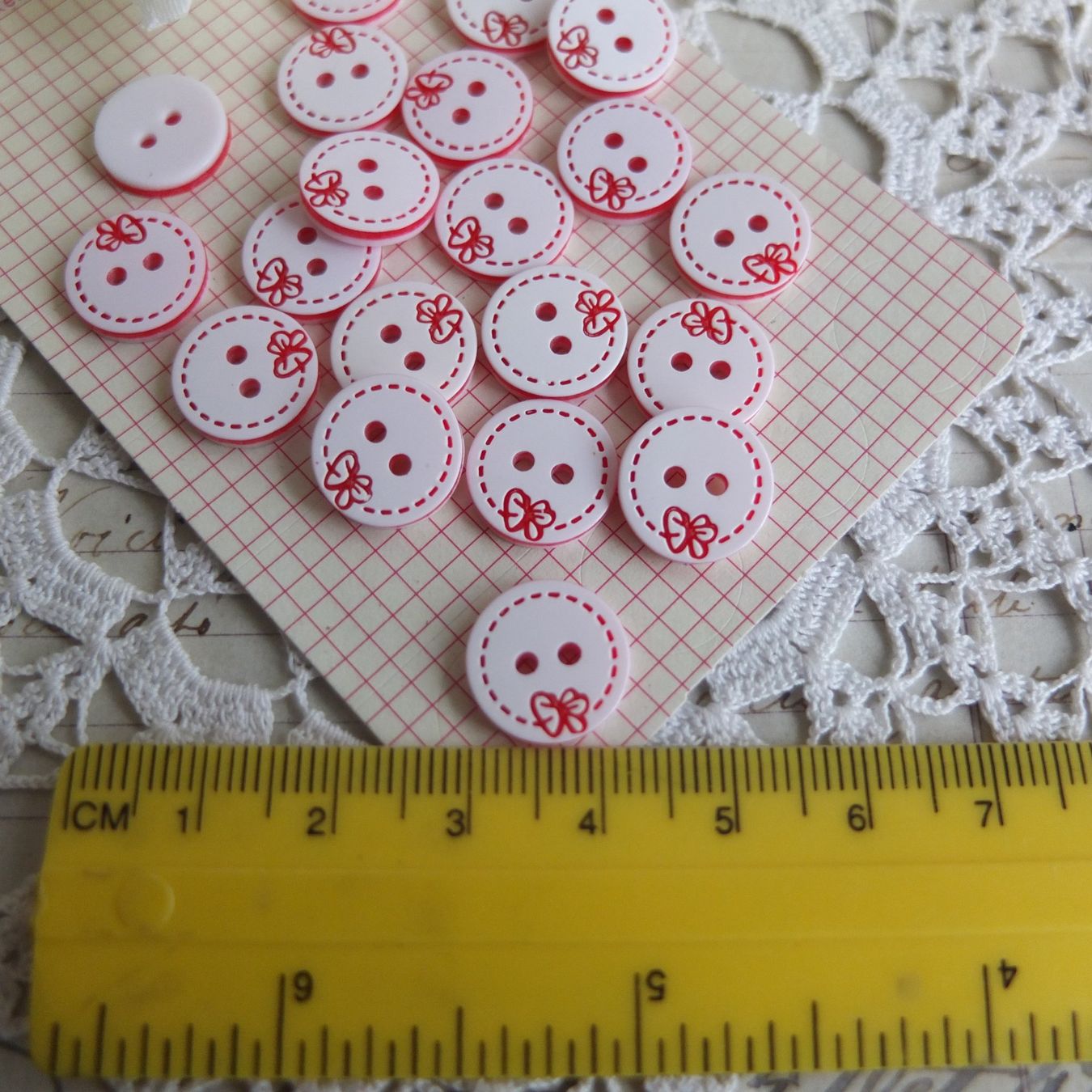 Bottoni: 20 x Knopfe weiss - rot bouton boutons – Nuovo (secondo la descrizione) da Meyrin venduto da laservette99 1