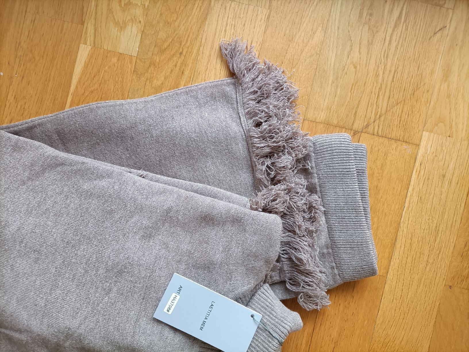 Lotti di vestiti: Ensemble pull et pantalon à franges, neuf avec étiquette – Nuovo e nell'imballaggio originale da La Chaux-de-Fonds venduto da Luxary.25cachmirepro 6