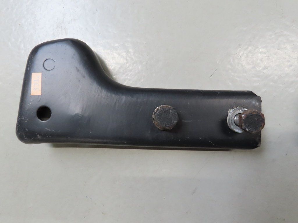 Supporti a parete: Stossstangenhalter VW T3 – Usato da Alpnach-Dorf venduto da Hess-Automobile 2