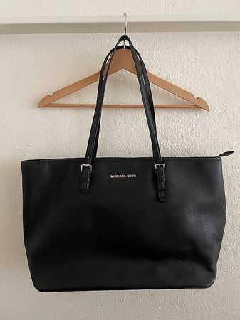 Michael Kors Handtasche mit Laptop Fach (Schwarz/Silber)