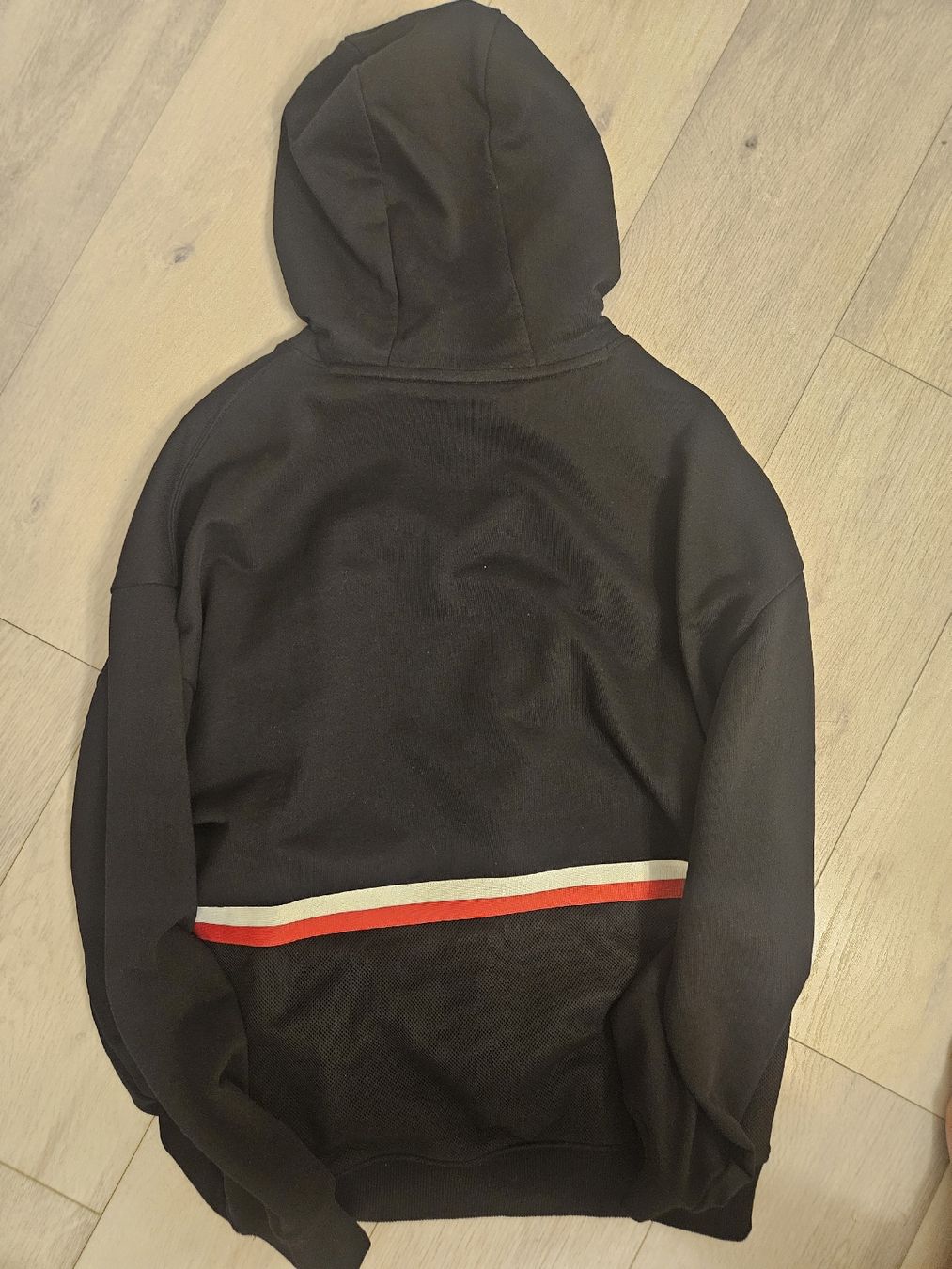 Hugo Boss Maglioni & Felpe: HUGO Hoodie Schwarz – Usato da Emmenbrücke venduto da ale_sq9f 2