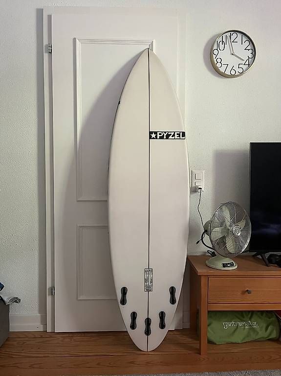 Surfboards & Schwimmbrette: Surfboard / Surfbrett Pyzel Ghost in 6'4 / 36.6L – Gebraucht aus Basel von Snowforce 1