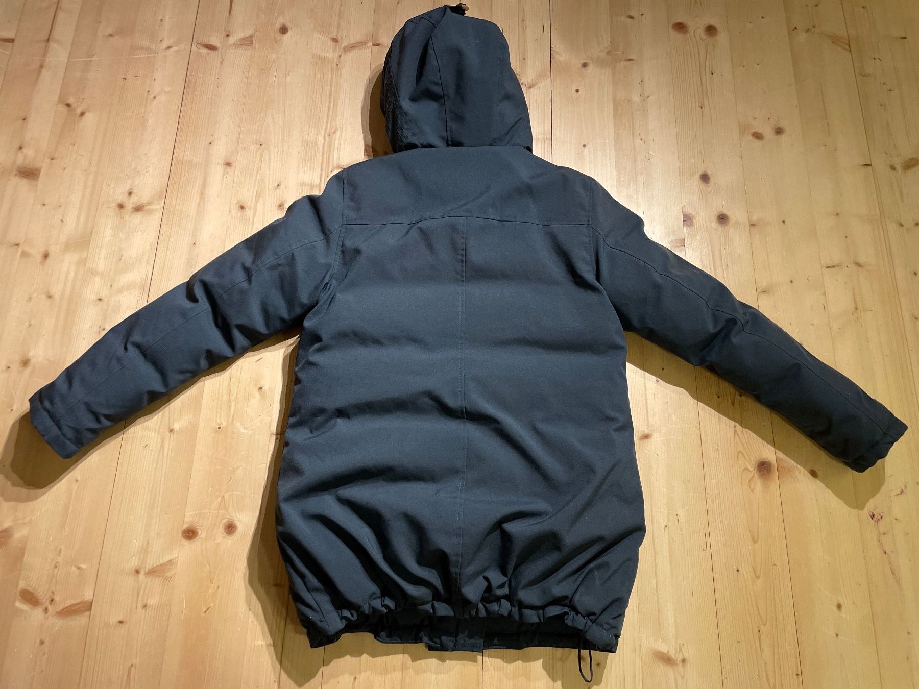 Peak Performance Giacche: Dunkelblaue PEAK PERFORMANCE Daunenjacke Gr. M – Usato da Frasnacht venduto da GracyStore 2