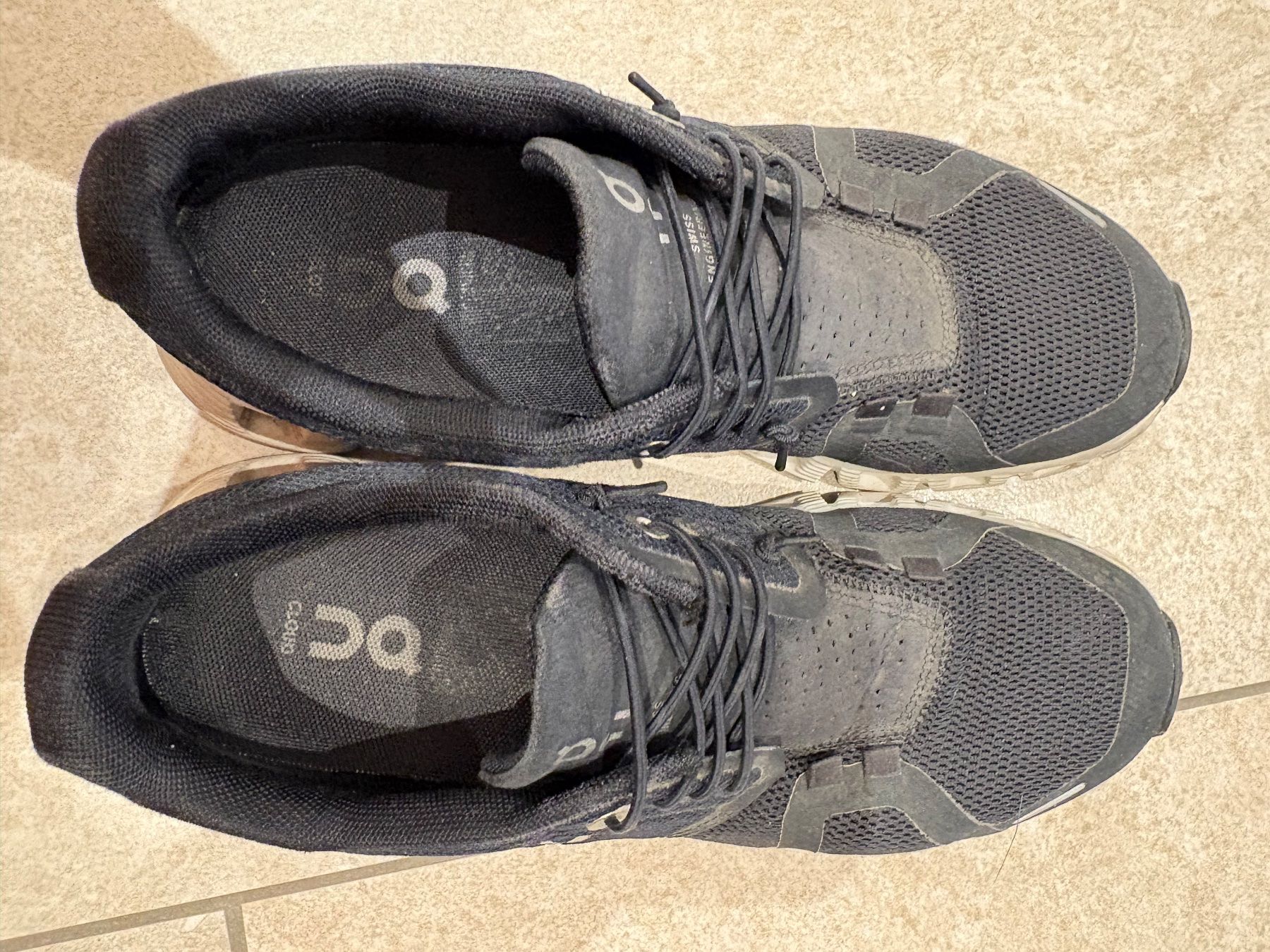 On Damenschuhe: On Cloud Laufschuhe 37.5 gebraucht – Gebraucht aus Niederbuchsiten von Mer75