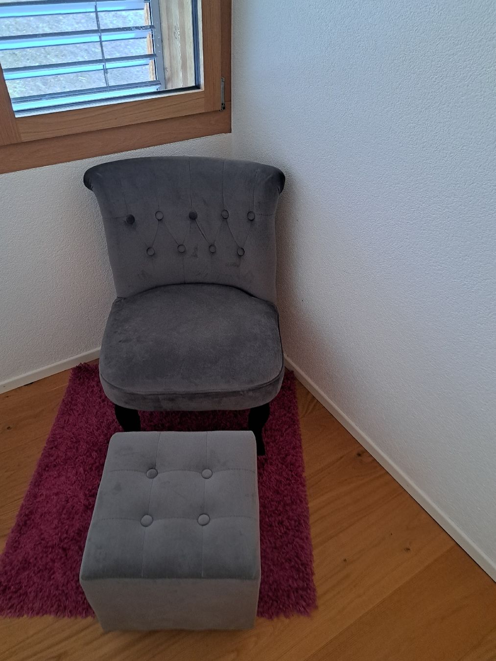 Conforama Poltrone: Grauer Sessel mit Hocker - guter Zustand! – Usato da Visperterminen venduto da heinzi_02 4