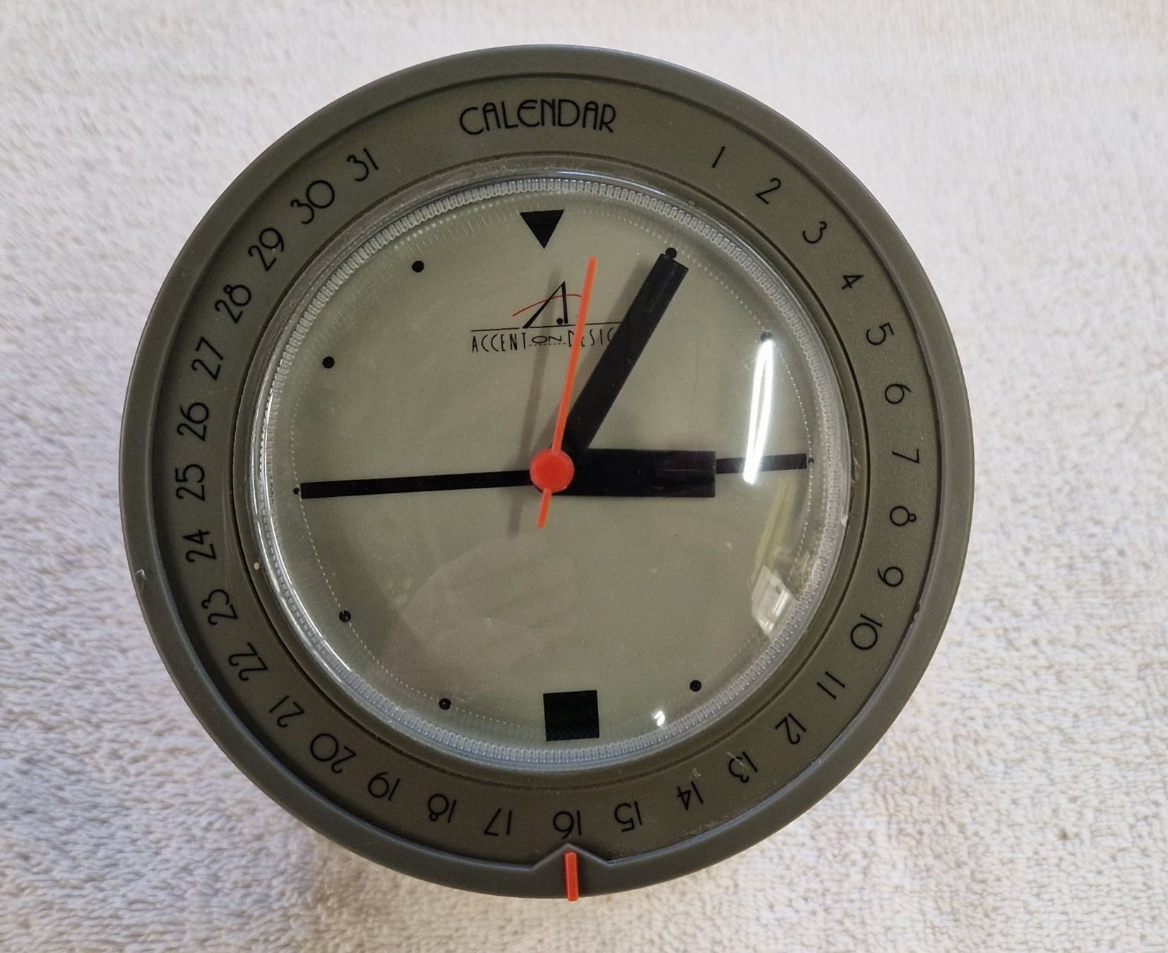 Orologi: TISCHUHR CALENDAR ACCENT ON DESING – Usato da Bilten venduto da Mic2022 2