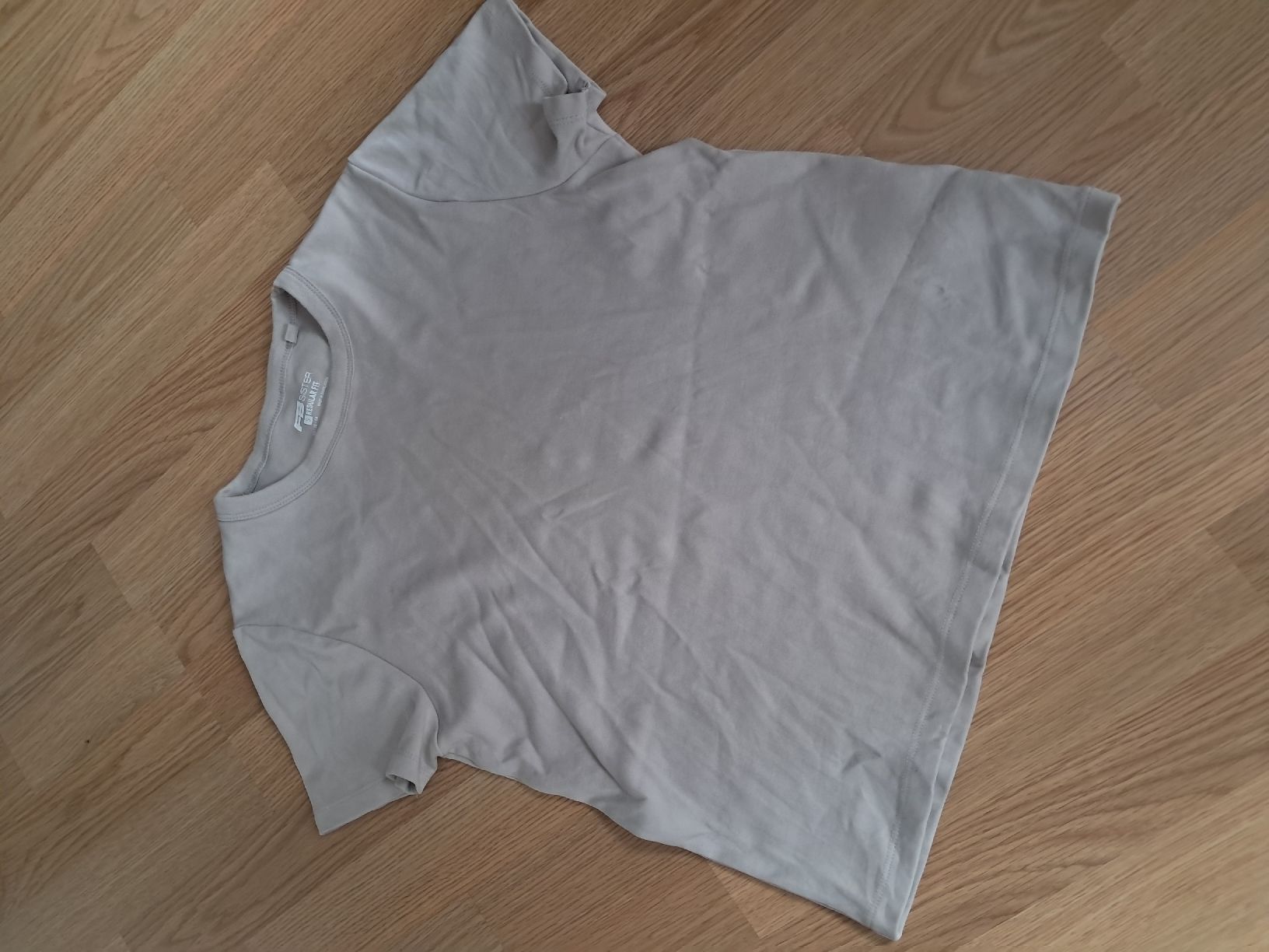 T-shirts: T-Shirt FB Sister Regular Fit  – D'occasion à Biel/Bienne par sof_yx5y